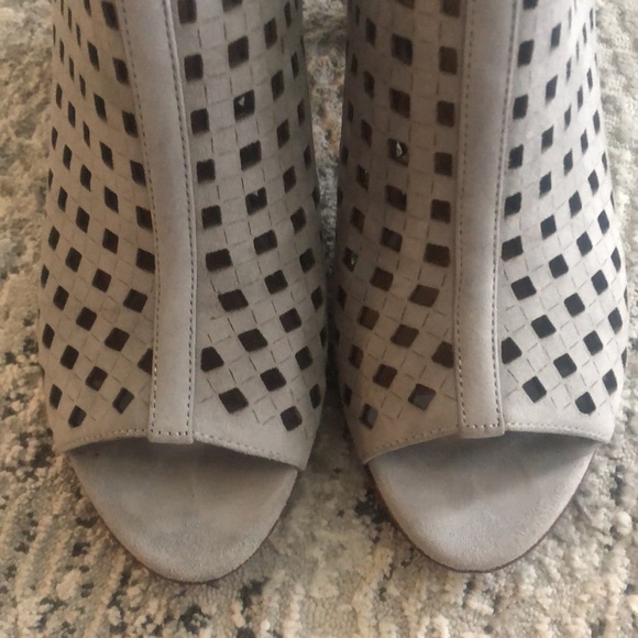 Aquatalia Shari Perforated Suede Cutout Peep Toe Pull On Booties 6 - Picture 4 of 8